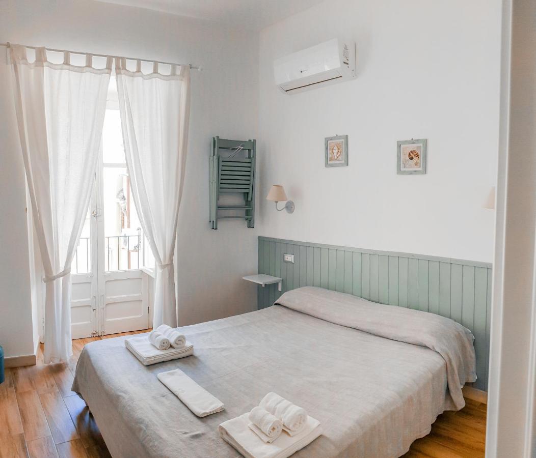 Dafni E Naide Bed & Breakfast Cefalu Bagian luar foto