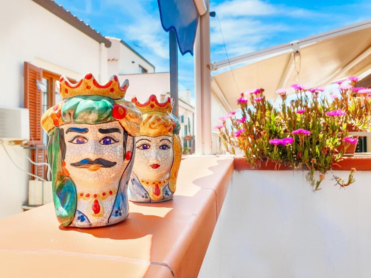 Dafni E Naide Bed & Breakfast Cefalu Bagian luar foto