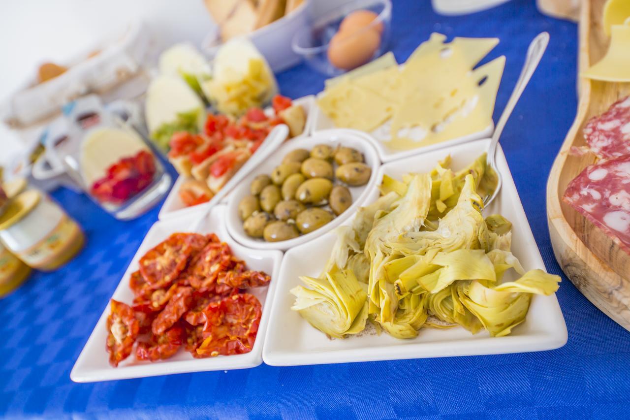 Dafni E Naide Bed & Breakfast Cefalu Bagian luar foto