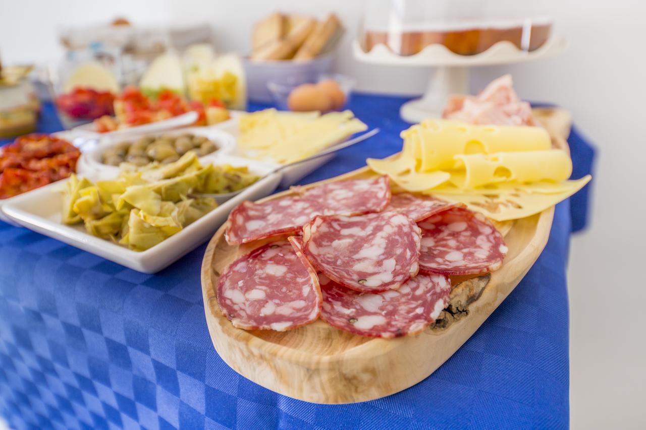 Dafni E Naide Bed & Breakfast Cefalu Bagian luar foto