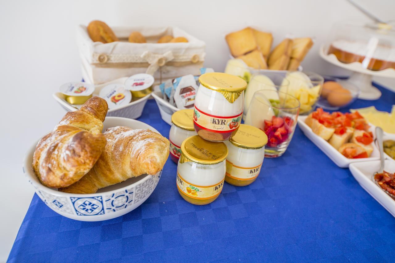 Dafni E Naide Bed & Breakfast Cefalu Bagian luar foto